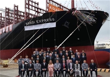 Tàu container lớn nhất (23.660TEU) và mới nhất của hãng tàu Đức Hapag Lloyd được đặt tên theo thủ đô Việt Nam: Hanoi Express.