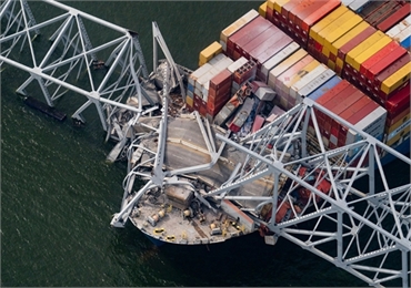 Tàu hàng đâm trúng dầm cầu Francis Scott Key ở thành phố Baltimore thuộc bang Maryland của Mỹ